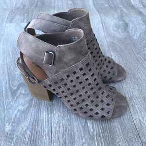 Maurices Jordan open toe heels size 8